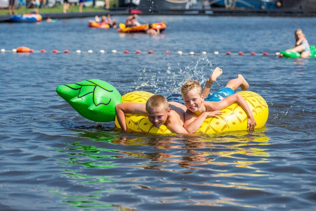 Vakantiepark De Kuilart Koudum Ngoại thất bức ảnh