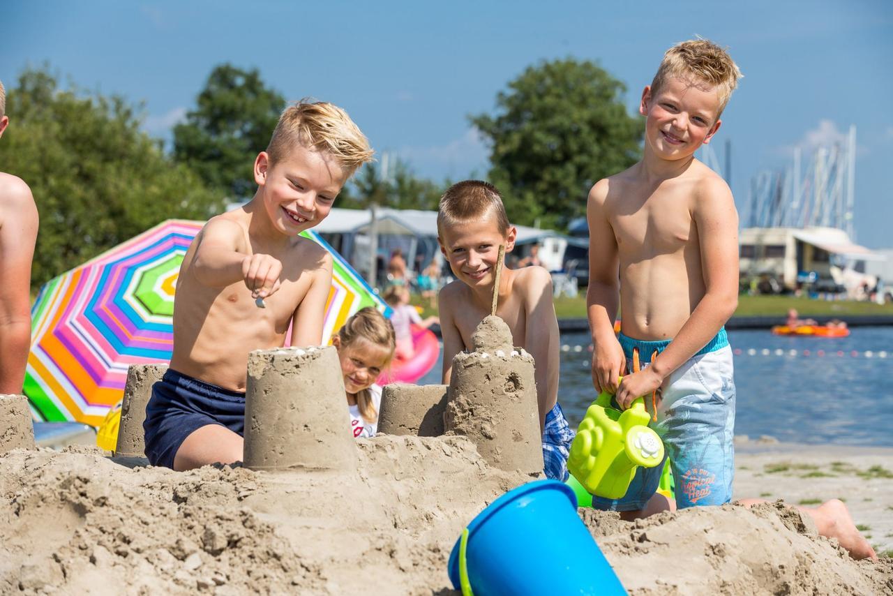 Vakantiepark De Kuilart Koudum Ngoại thất bức ảnh
